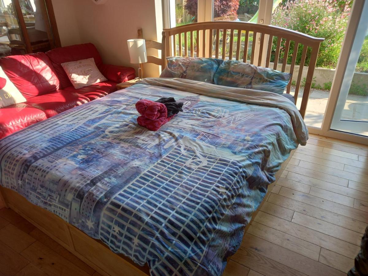 No 9 Manor Way Apartment Кармартън Екстериор снимка